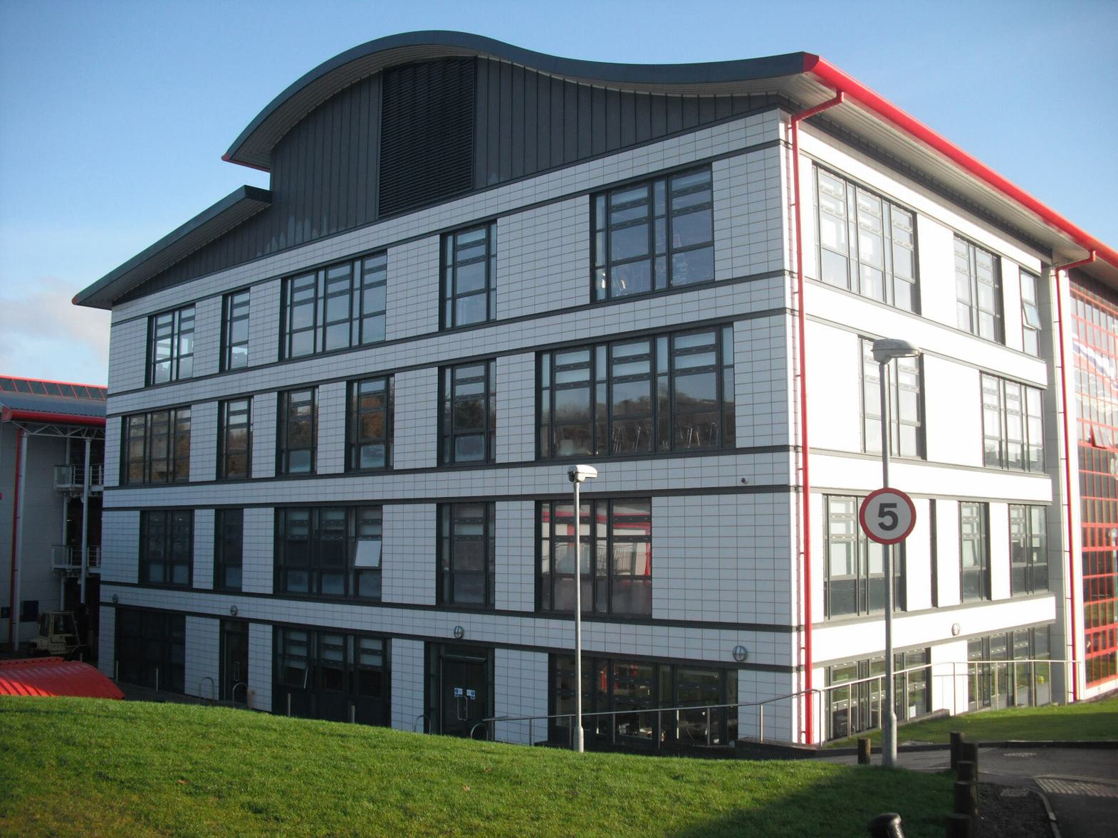 Ystrad Mynach College exterior 43