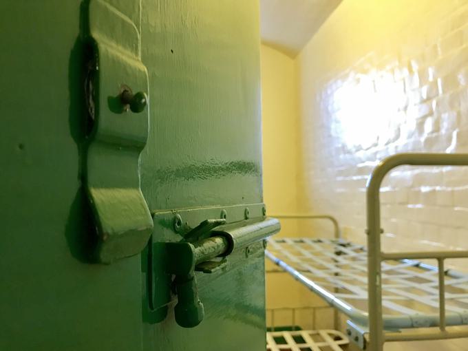 Prison cell with lock and bed - acoustics in prisons Hydrock